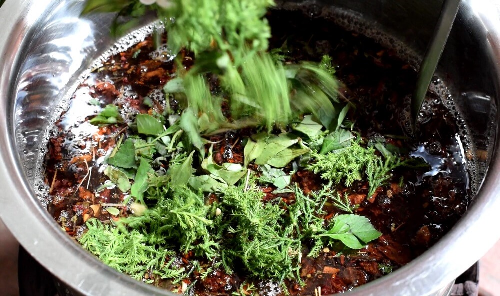 hair-oil-infusion-manufacturing-at-aadhunik-ayurveda.jpg