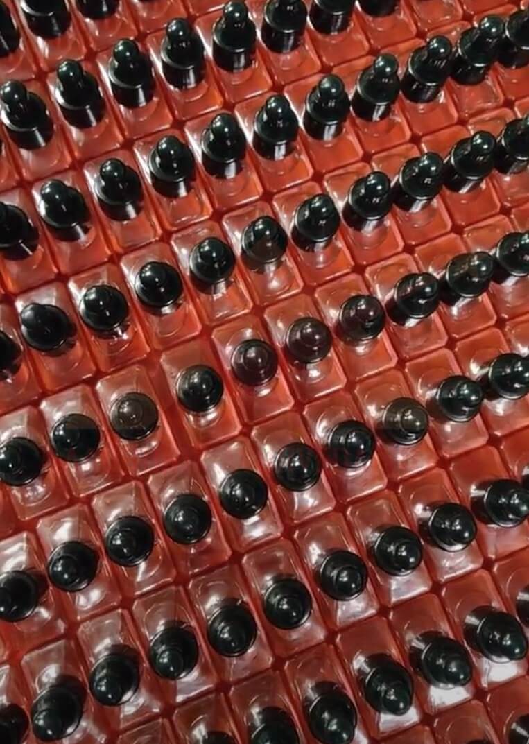 under-eye-oil-manufacturer.jpg